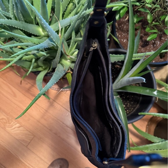 Etienne Aigner Vintage Black Leather Shoulder Bag VGUC Brushed Brass Hardware - Picture 12 of 13